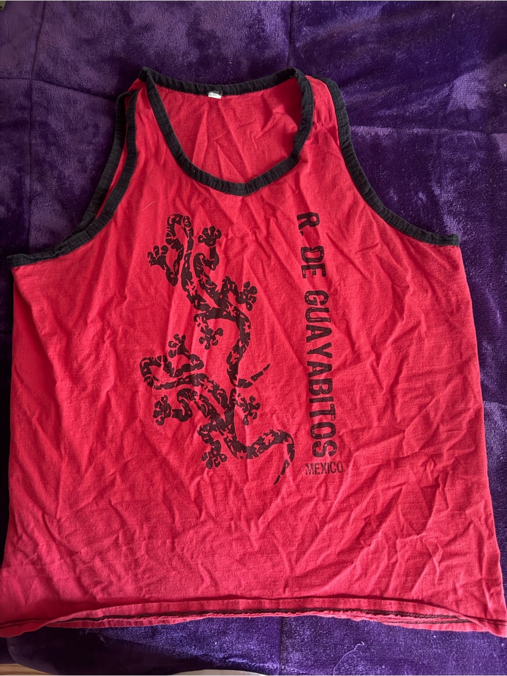 Source Unknown Red and Black Tank Top with Gecko Graphic